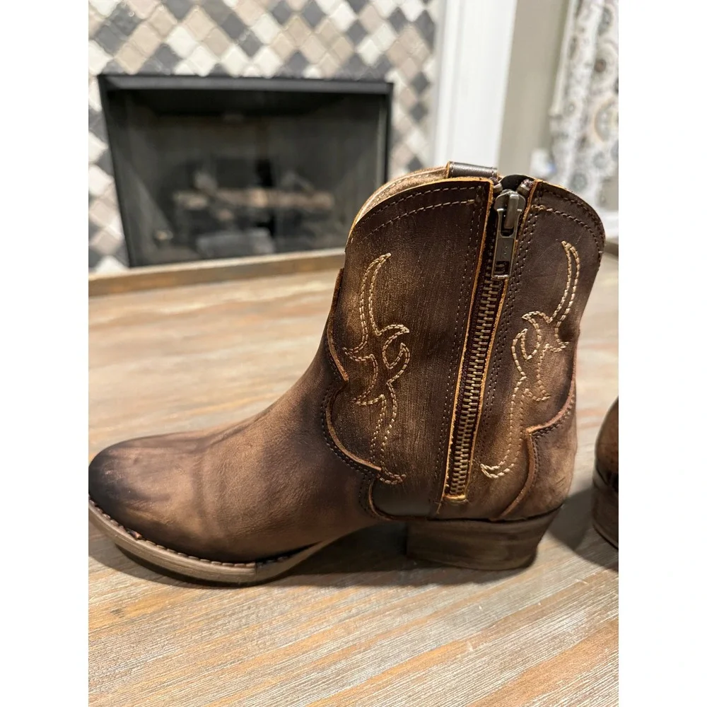 Circle G Tobacco Embroidered Western Ankle Booties Round Toe‎ New 7 Boho